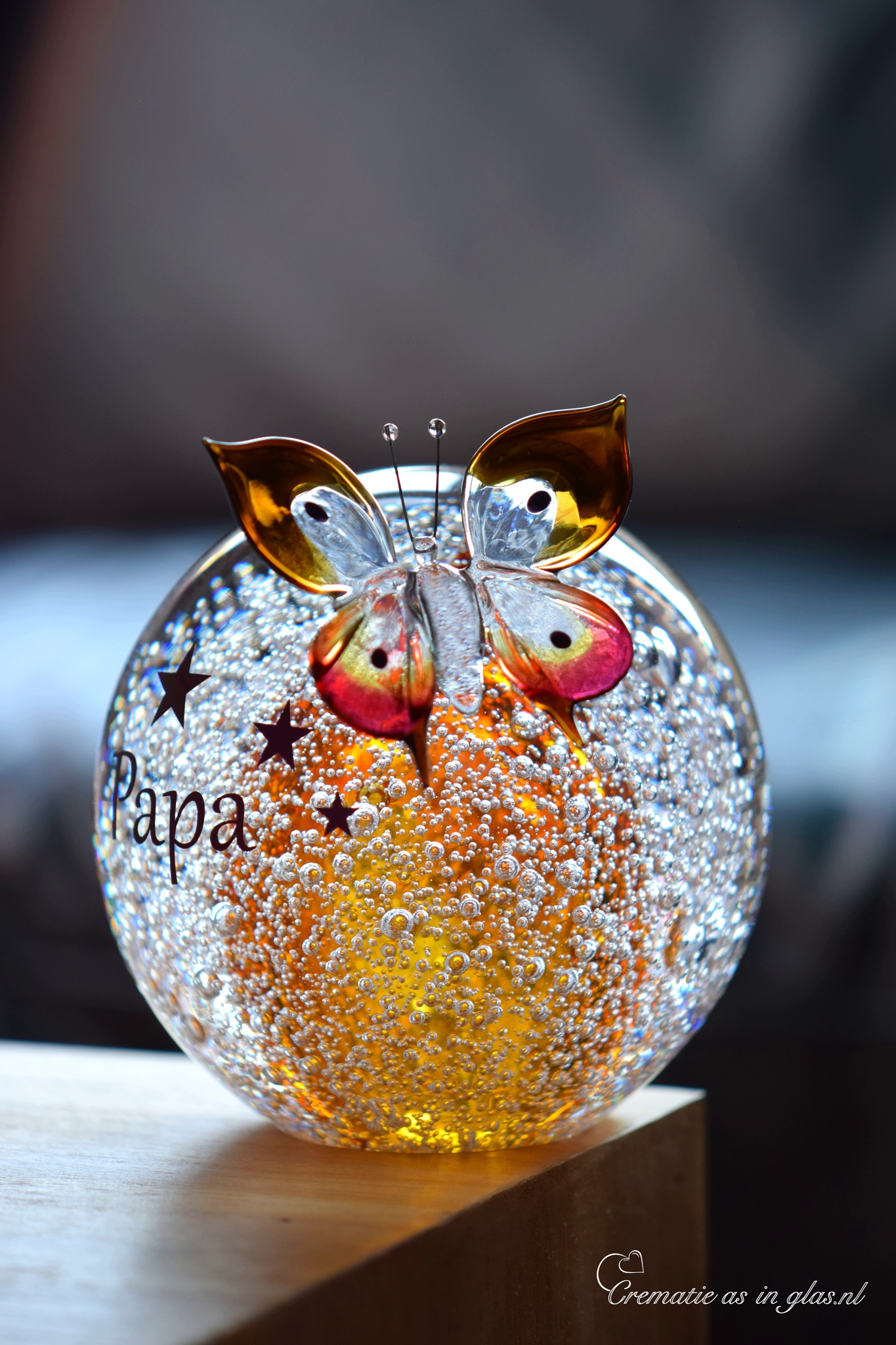 GU2019 | Cognac brown/transparent glass urn and butterfly personalized - Image 3