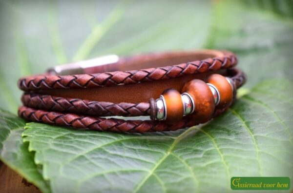 Bracelet with cremation ashes in matte brown glass bead
