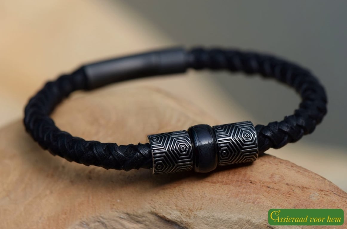 cremation-ashes-memorials-men-bracelet-leather-black-2-hsla3026