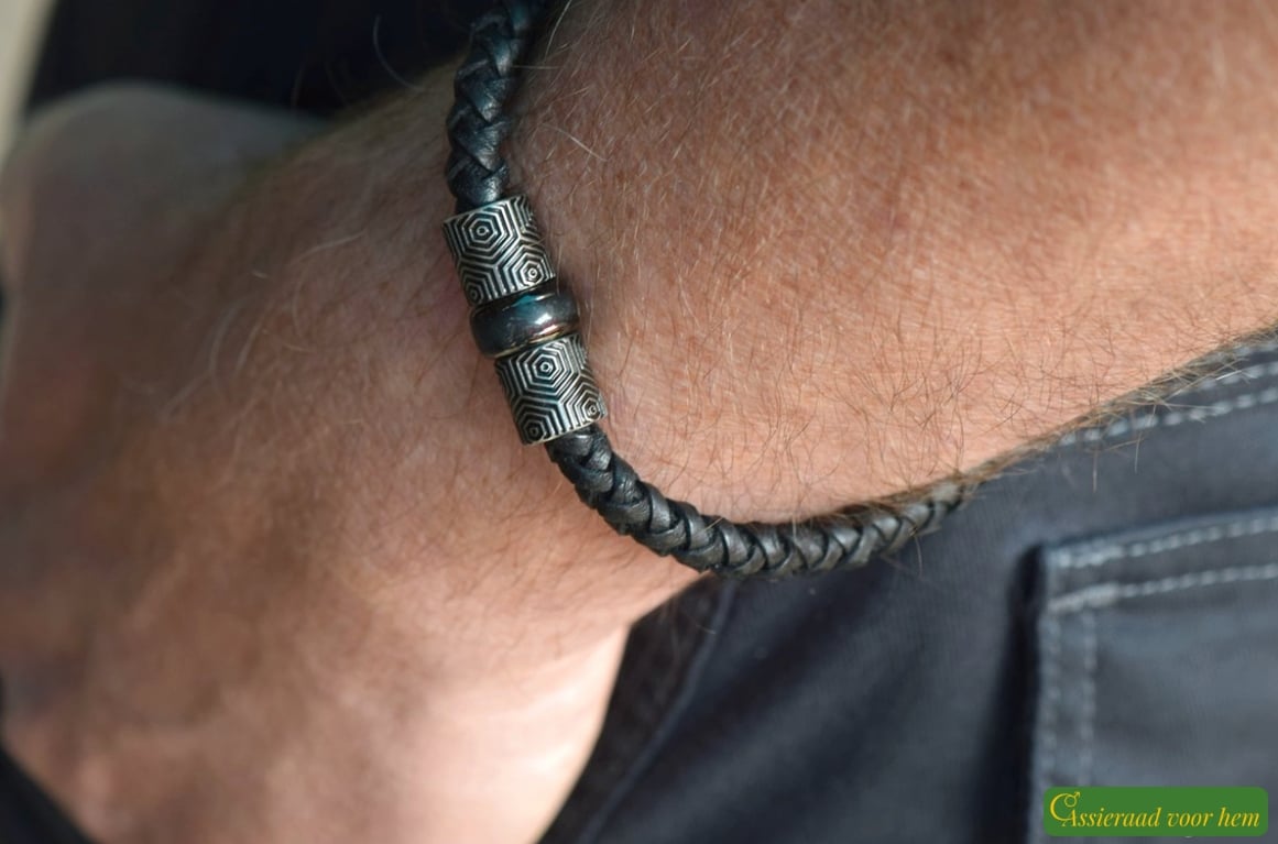 cremation-ashes-memorials-men-bracelet-leather-black-3-hsla3026