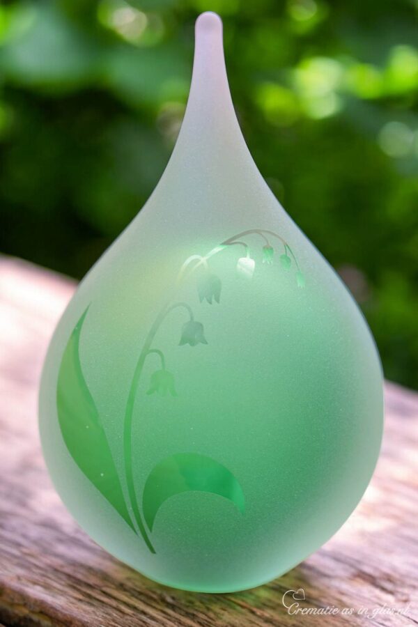 GU2010 | Personalized green glass urn - Image 2
