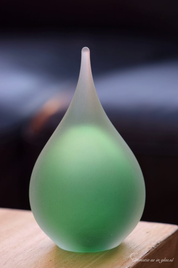 GU2010 | Personalized green glass urn - Image 3