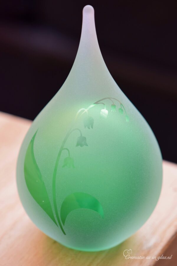 GU2010 | Personalized green glass urn - Image 4