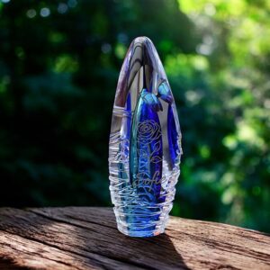 <br><strong>Design urn of glass Orion</strong> has a purple transparent ash chamber. A name is applied to the design urn of glass by means of silver sign foil. The cremation ash is placed in the bottom bell.