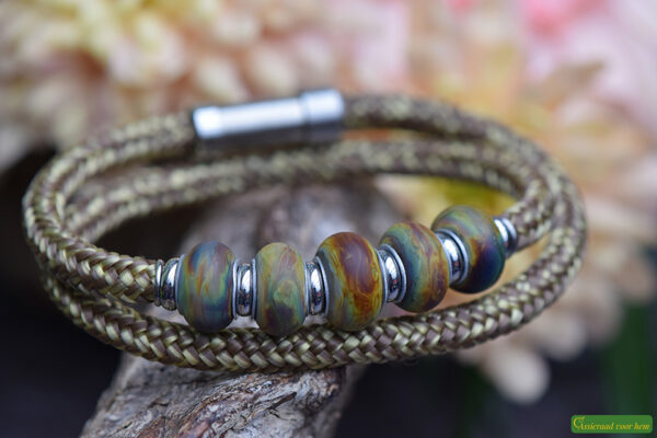 Natural-colored Sailrope bracelet with five handmade glass beads in earthy tones