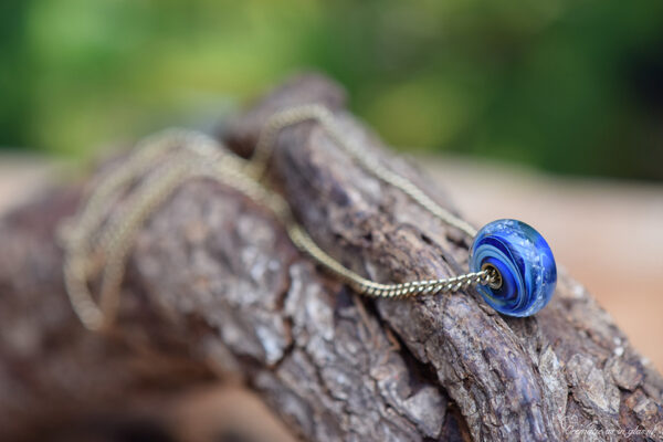 handmade Murano glass pendant on 45 cm gourmet chain.