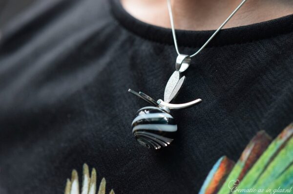 DSH4002 | Ladies pendant with cremation ashes or hair - Image 5