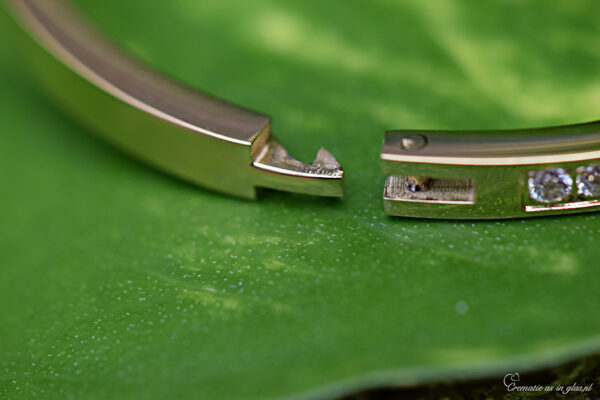 DSA3006 | Women’s memorial bracelet with cremation ashes - Image 4
