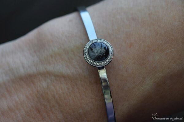 DSA3008 | Women’s memorial bracelet with cremation ashes - Image 5