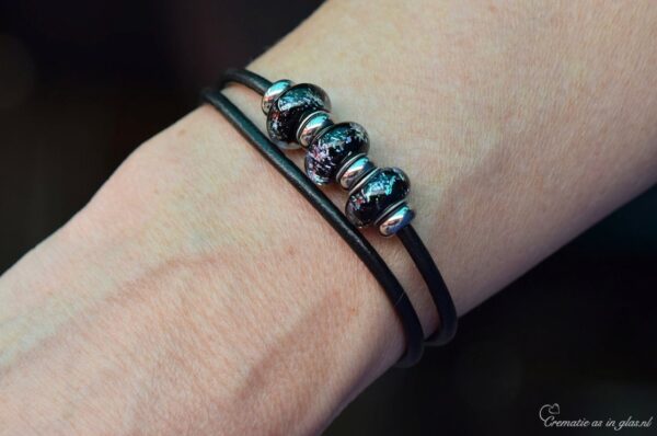 DSA3005 | Women’s memorial bracelet with cremation ashes - Image 5
