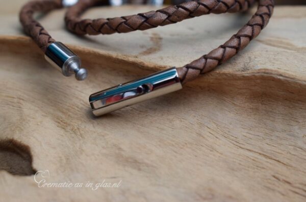 and secure stainless steel clasp.