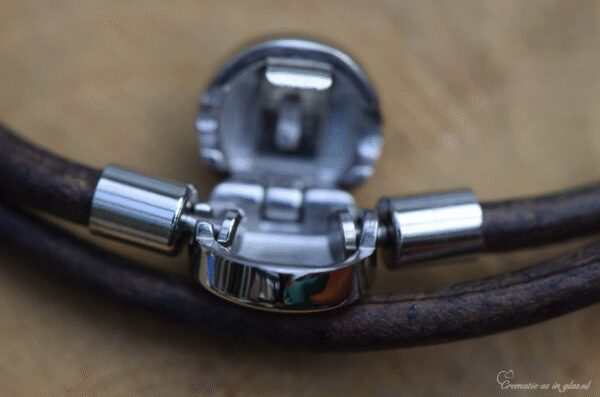 DSA3001 | Women’s memorial bracelet with cremation ashes - Image 5