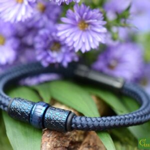 Men’s memorial bracelet with dark blue sailrope band and blue design beads