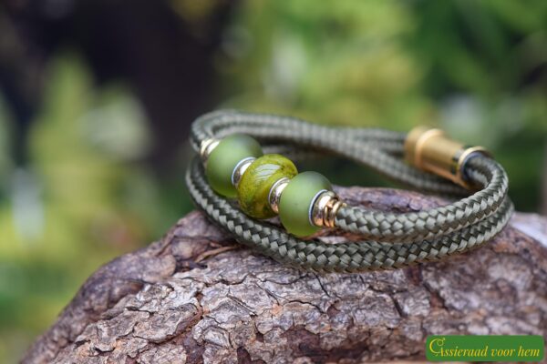 ashes embedded in the center bead.