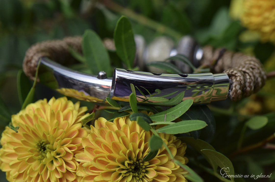 Men’s memorial bracelet in brown Sailrope with close-up of the stainless steel adjustable clasp.