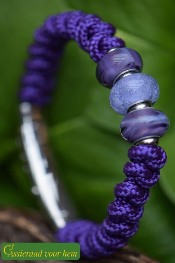 with cremation ashes in the center bead.