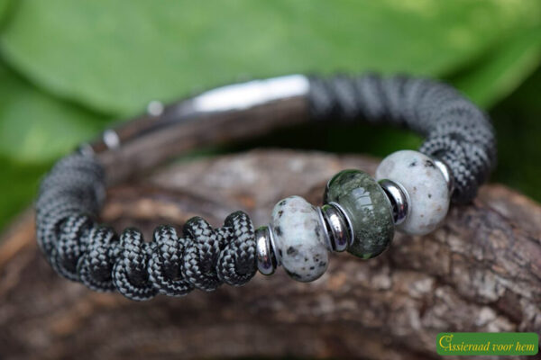 Knotted men’s bracelet with green sail rope and three glass beads