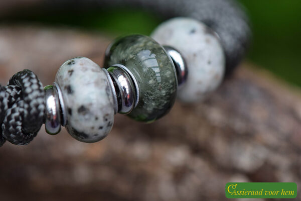 featuring a transparent grey cremation bead in the center