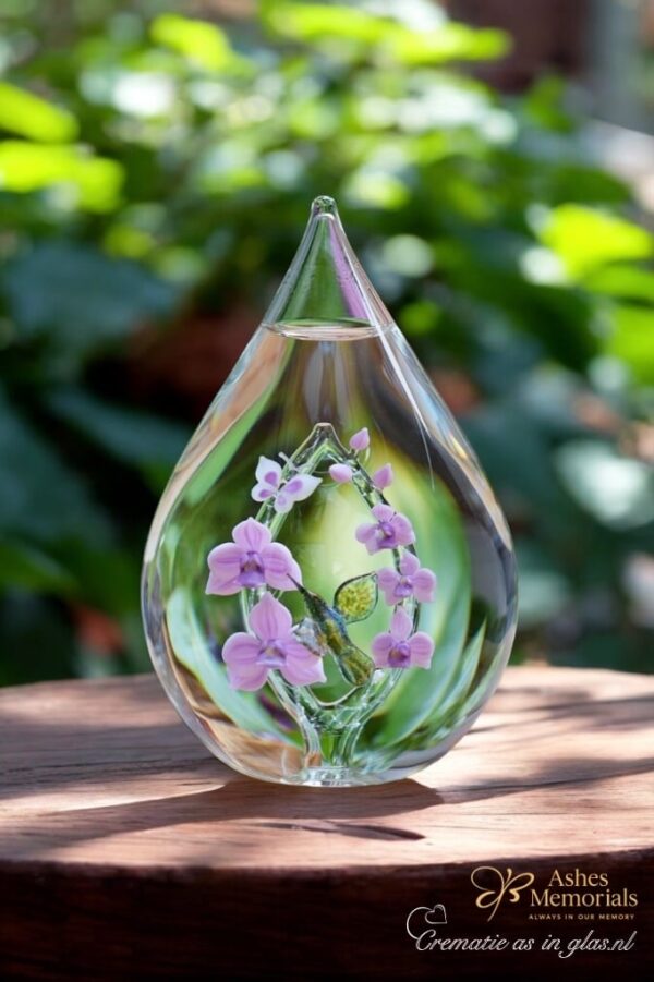 Glass urn small model with ashes incorporated in arch