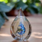 Glass urn large model with teardrop shape and blue glass spiral