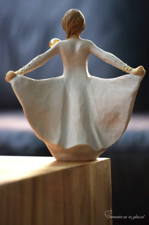 WTU8004 | Willow Tree Butterfly with mini urn - Image 3