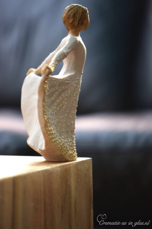 WTU8004 | Willow Tree Butterfly with mini urn - Image 4