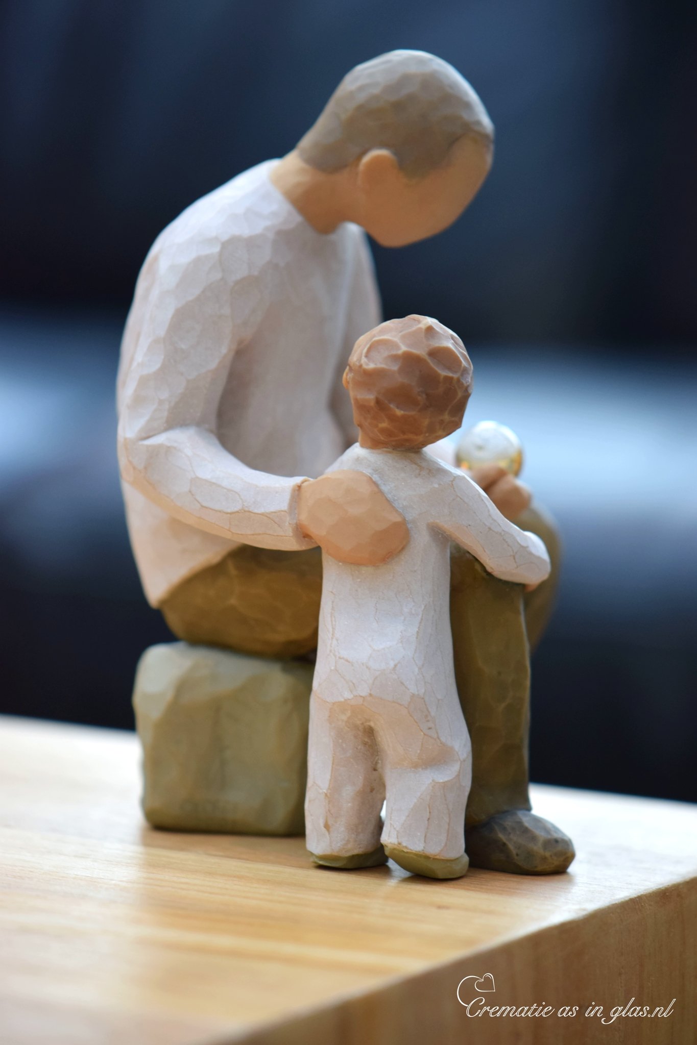 WTU8025 | Willow Tree Grandfather and Grandchild with mini urn - Image 3