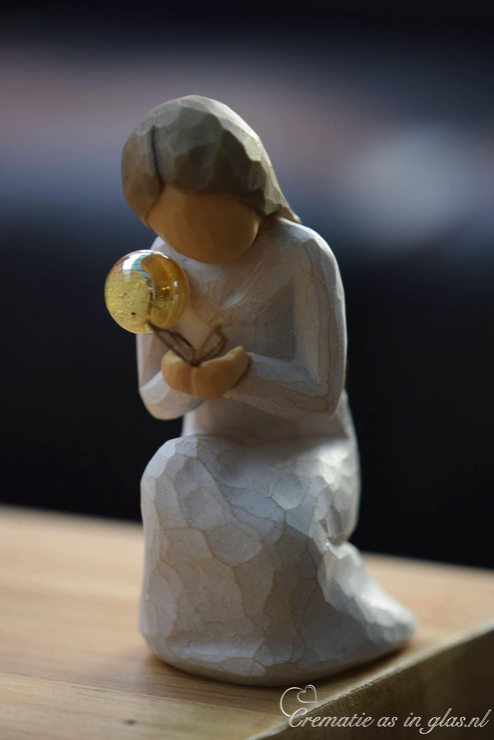 WTU8006 | Willow Tree Quiet Wonder with mini urn - Image 4