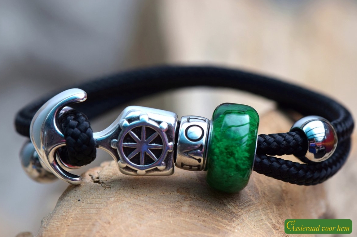 Men’s memorial bracelet in black sailrope with transparent green glass bead containing cremation ashes.
