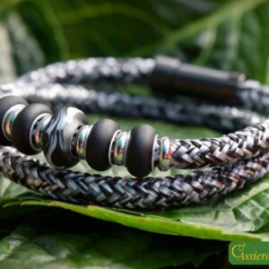 Men’s memorial bracelet in marbled black-and-white sailrope with cremation ashes in black-and-white glass bead.
