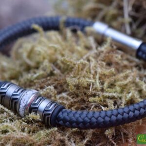Men’s memorial bracelet in anthracite sailrope with cremation ashes in stainless-steel bead and silver clasp.