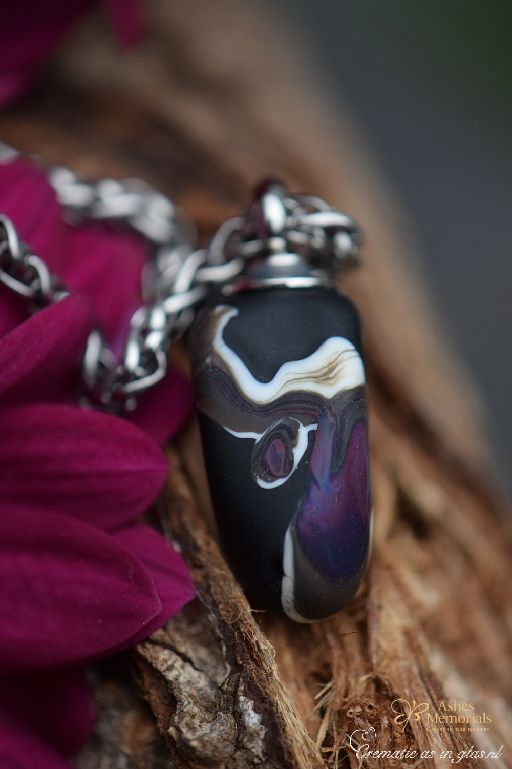 featuring a stainless steel silver-tone bail.